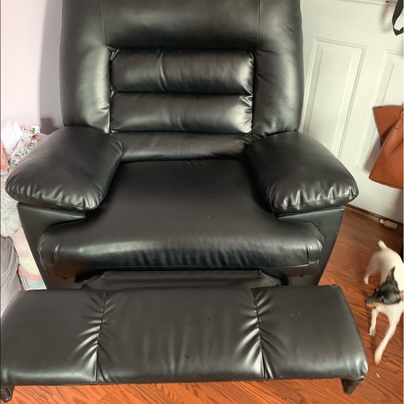 Black recliner couch - Picture 2 of 2